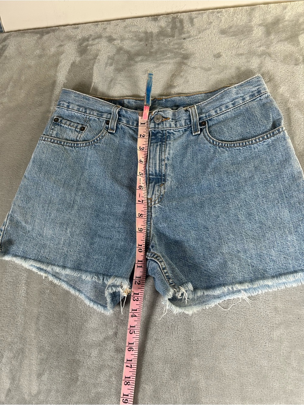 Levi’s vintage Classic Women's Denim Cutoff Shorts - Light Blue guys fit - Picture 7 of 9